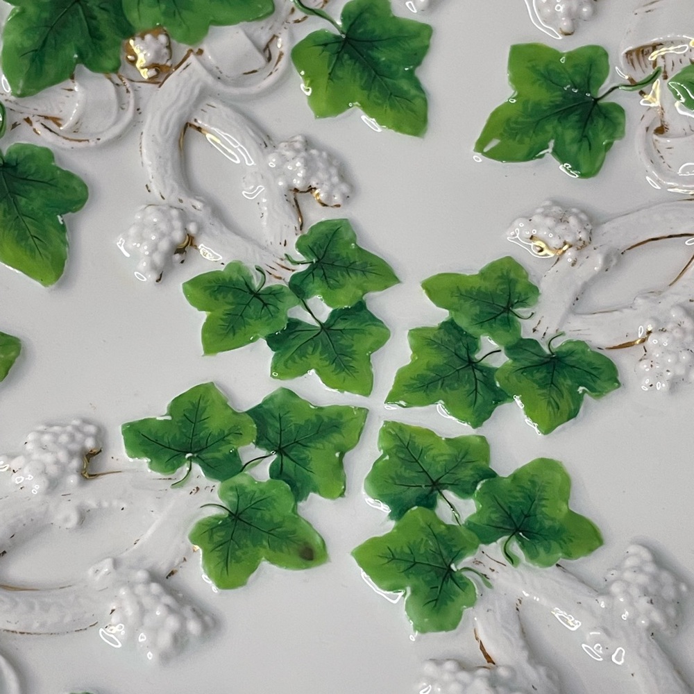 Antique MEISSEN green grape vine/leaves plate. Raised design. Made in Germany. - Picture 5 of 11